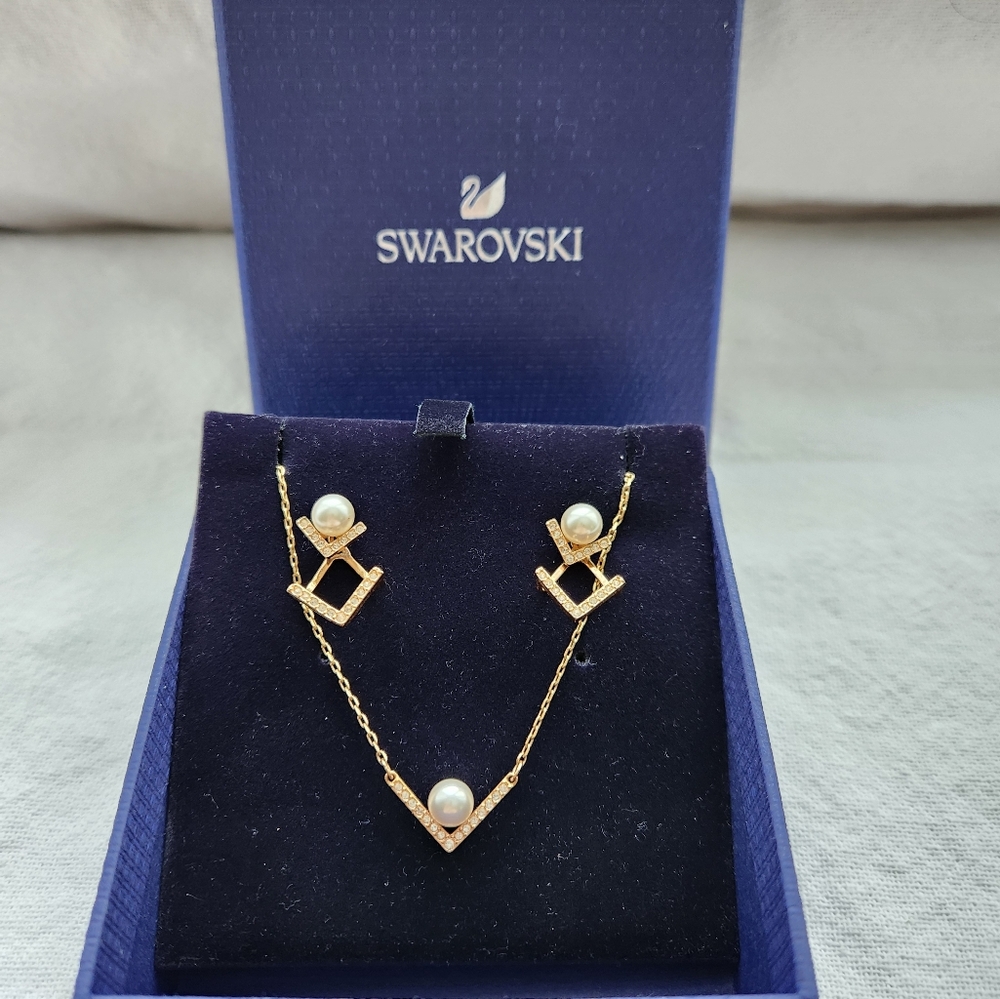 Swarovski rose gold Elegant Chevron Necklace and Halo Earring set